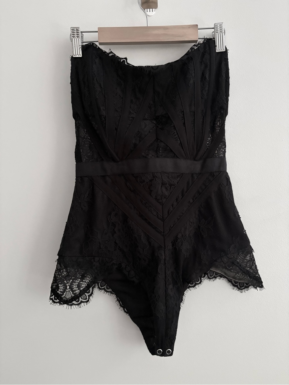 NBD Brad Strapless Lace Bodysuit in Black Feminine Boning Zip Back Size S